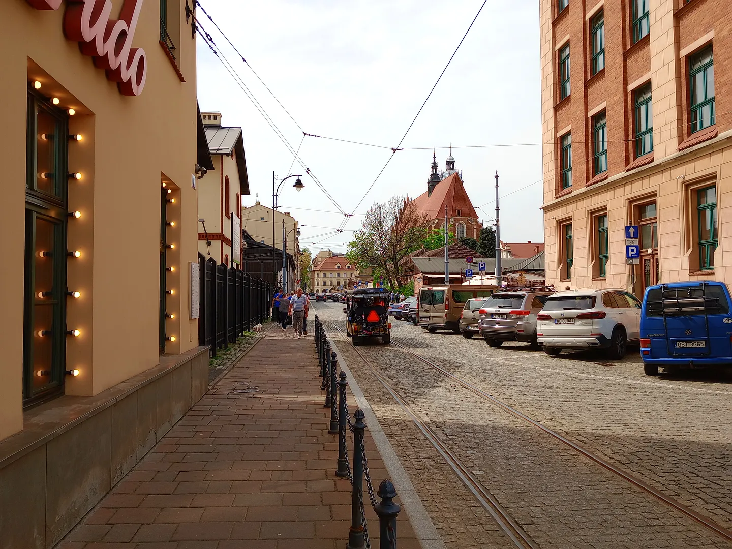 Wawrzyńca Street with Woosabi Restaurant on the right